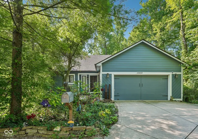 Photo 1 of Single family home for sale at 10933 Geist Woods South Dr, Indianapolis, IN 46256 | MLS# 22121431 | Listing updated on 2026-10-02