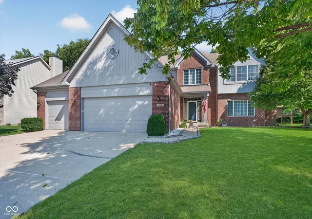 Photo 2 of Single family home for sale at 8642 Black Stone Xing, Avon, IN 46123 | MLS# 22121432 | Listing updated on 2026-09-11
