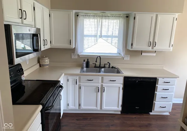 Photo 4 of Single family home for sale at 7818 Red Sunset Way, Avon, IN 46123 | MLS# 22121566 | Listing updated on 2026-09-14