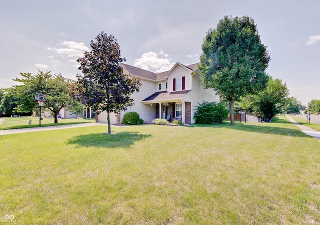 Photo 2 of Single family home for sale at 3164 Hemlock Wy, Indianapolis, IN 46203 | MLS# 22121571 | Listing updated on 2026-10-06