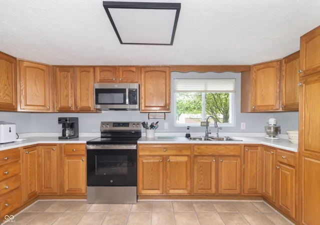Photo 4 of Single family home for sale at 5761 S State Rd 9, Fountaintown, IN 46130 | MLS# 22121601 | Listing updated on 2026-10-07