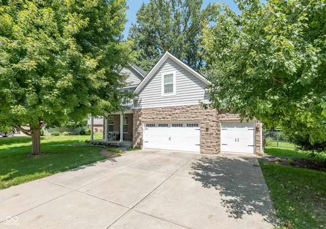 Photo 1 of Single family home for sale at 7508 Abundance Ln, Avon, IN 46123 | MLS# 22121615 | Listing updated on 2026-09-22