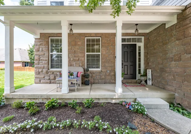 Photo 3 of Single family home for sale at 7508 Abundance Ln, Avon, IN 46123 | MLS# 22121615 | Listing updated on 2026-09-22