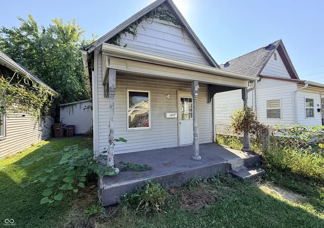 Photo 1 of Single family home for sale at 1323 Union St, Columbus, IN 47201 | MLS# 22121617 | Listing updated on 2026-09-10