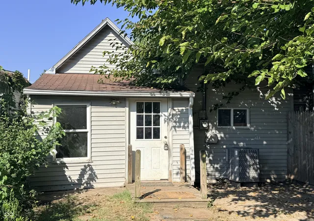 Photo 2 of Single family home for sale at 1323 Union St, Columbus, IN 47201 | MLS# 22121617 | Listing updated on 2026-09-10