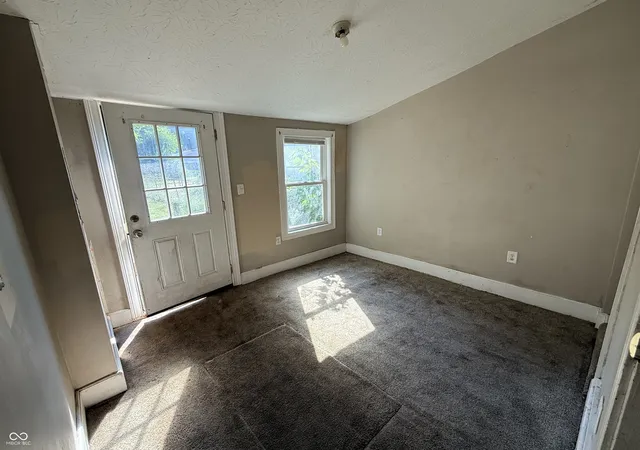 Photo 3 of Single family home for sale at 1323 Union St, Columbus, IN 47201 | MLS# 22121617 | Listing updated on 2026-09-10