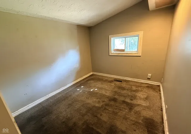 Photo 3 of Single family home for sale at 1323 Union St, Columbus, IN 47201 | MLS# 22121617 | Listing updated on 2026-09-10