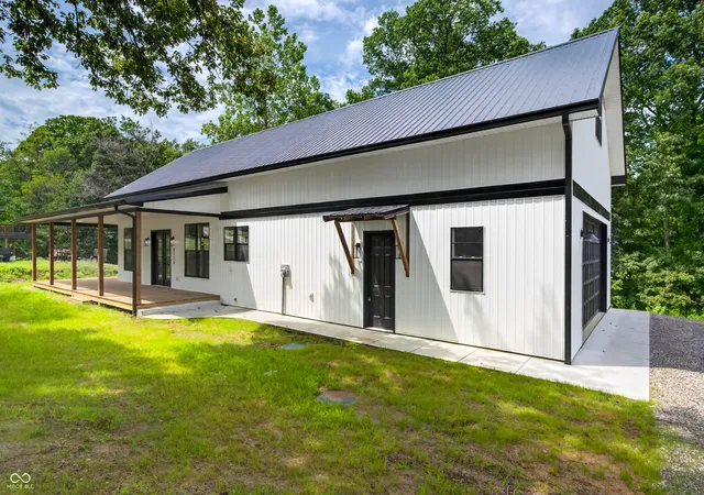 Photo 3 of Sale Pending at 9120 W Old Nashville Rd, Columbus, IN 47201 | MLS# 22121893 | Listing updated on 2026-09-24