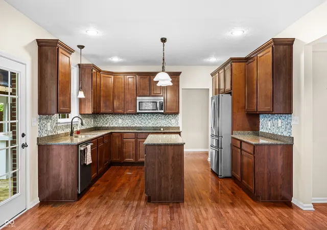 Photo 3 of Single family home for sale at 14195 Laura Vista Dr, Carmel, IN 46033 | MLS# 22121898 | Listing updated on 2026-09-24