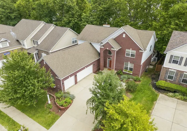 Photo 4 of Single family home for sale at 14195 Laura Vista Dr, Carmel, IN 46033 | MLS# 22121898 | Listing updated on 2026-09-24