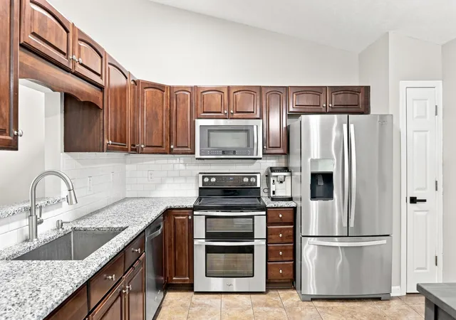 Photo 4 of Single family home for sale at 10102 Palmaire Pl, Fishers, IN 46038 | MLS# 22122003 | Listing updated on 2026-09-21