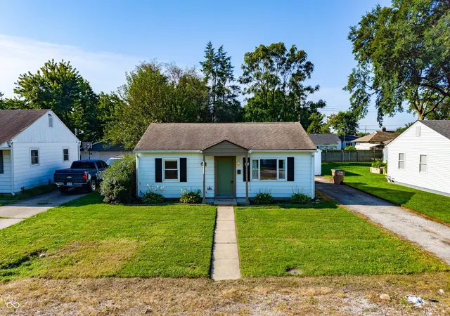 Photo 2 of Single family home for sale at 3029 14th St, Columbus, IN 47201 | MLS# 22122017 | Listing updated on 2026-10-01
