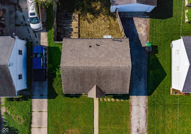 Photo 4 of Single family home for sale at 3029 14Th St, Columbus, IN 47201 | MLS# 22122017 | Listing updated on 2026-10-01