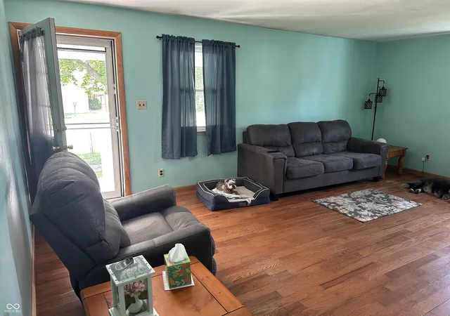 Photo 3 of Sale Pending at 427 S Washington St, Spencer, IN 47460 | MLS# 22122019 | Listing updated on 2026-09-26