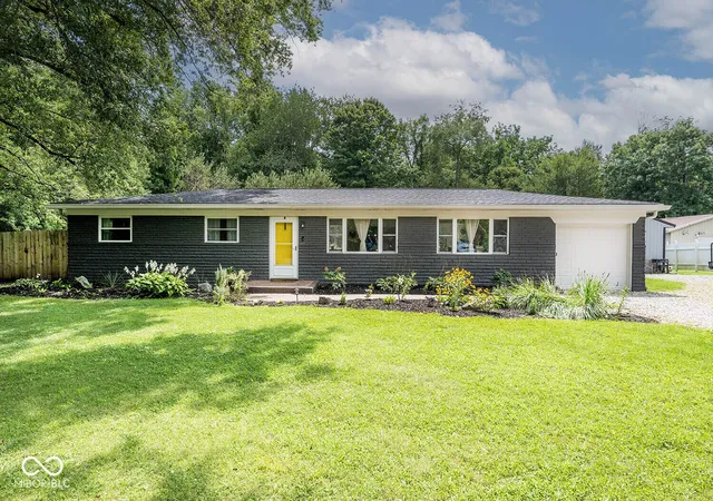 Photo 1 of Single family home for sale at 187 E County Road 200 S, Danville, IN 46122 | MLS# 22122022 | Listing updated on 2026-09-30