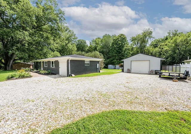 Photo 2 of Single family home for sale at 187 E County Road 200 S, Danville, IN 46122 | MLS# 22122022 | Listing updated on 2026-09-30