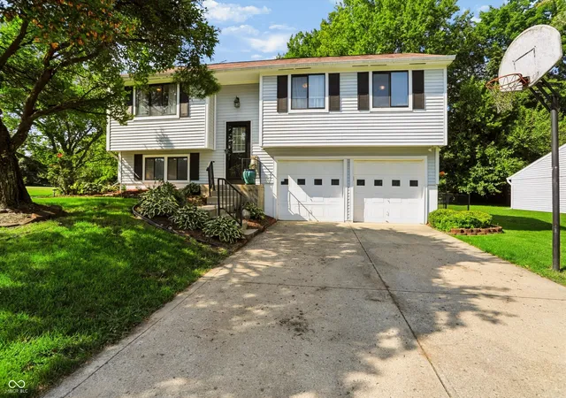 Photo 2 of Single family home for sale at 4152 Oil Creek Dr, Indianapolis, IN 46268 | MLS# 22122055 | Listing updated on 2026-10-06