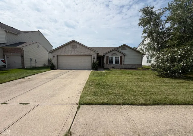 Photo 1 of Single family home for sale at 9 English Grn, Westfield, IN 46074 | MLS# 22122080 | Listing updated on 2026-09-24