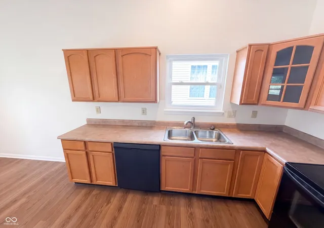 Photo 2 of Single family home for sale at 9 English Grn, Westfield, IN 46074 | MLS# 22122080 | Listing updated on 2026-09-24