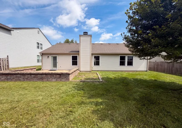 Photo 4 of Single family home for sale at 9 English Grn, Westfield, IN 46074 | MLS# 22122080 | Listing updated on 2026-09-24