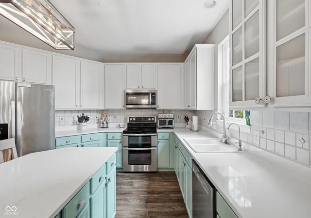 Photo 3 of Single family home for sale at 5565 Jutland Dr, Plainfield, IN 46168 | MLS# 22122119 | Listing updated on 2026-10-26
