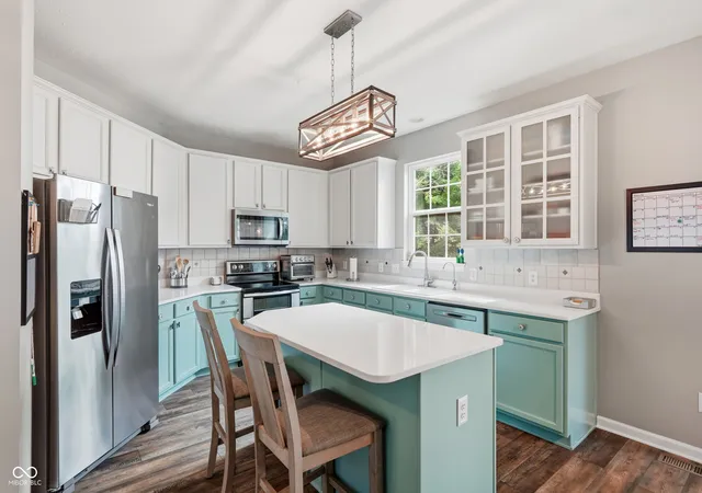 Photo 2 of Single family home for sale at 5565 Jutland Dr, Plainfield, IN 46168 | MLS# 22122119 | Listing updated on 2026-09-22