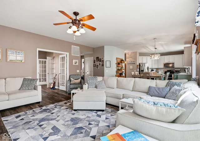 Photo 3 of Single family home for sale at 5565 Jutland Dr, Plainfield, IN 46168 | MLS# 22122119 | Listing updated on 2026-09-22