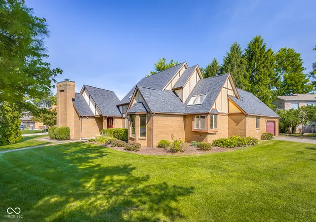 Photo 1 of Single family home for sale at 1058 Junco Dr, Columbus, IN 47203 | MLS# 22122133 | Listing updated on 2026-09-15