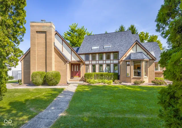 Photo 3 of Single family home for sale at 1058 Junco Dr, Columbus, IN 47203 | MLS# 22122133 | Listing updated on 2026-09-15