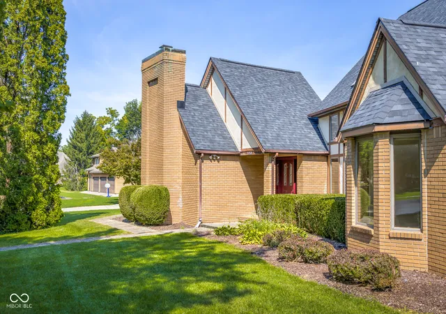 Photo 4 of Single family home for sale at 1058 Junco Dr, Columbus, IN 47203 | MLS# 22122133 | Listing updated on 2026-09-15