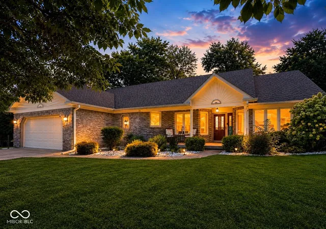 Photo 1 of Single family home for sale at 939 Silver Creek Wy, Greenwood, IN 46142 | MLS# 22122212 | Listing updated on 2026-09-21