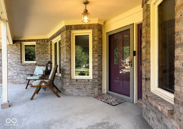 Photo 3 of Single family home for sale at 939 Silver Creek Wy, Greenwood, IN 46142 | MLS# 22122212 | Listing updated on 2026-09-21