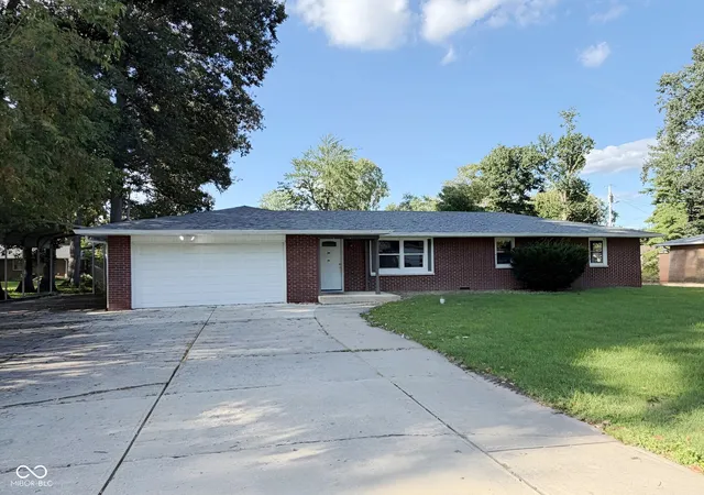 Single family home for sale at 208 Cottonwood Dr, Anderson, IN 46012 | MLS# 22122244