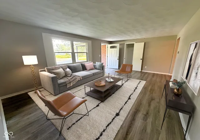 Photo 3 of Single family home for sale at 208 Cottonwood Dr, Anderson, IN 46012 | MLS# 22122244 | Listing updated on 2026-10-06