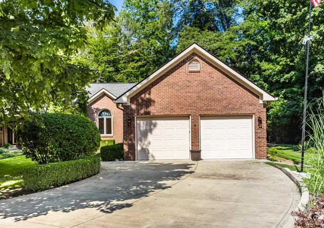 Photo 1 of Single family home for sale at 9340 W Point Pl, Indianapolis, IN 46268 | MLS# 22122258 | Listing updated on 2026-09-11