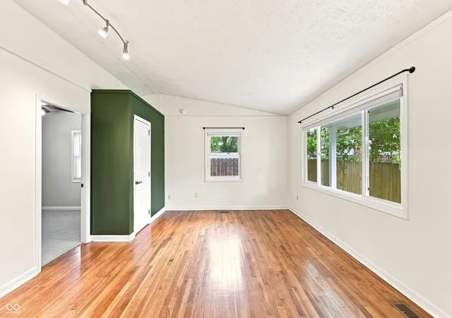 Photo 3 of Single family home for sale at 414 Sleepy Holw Dr, Plainfield, IN 46168 | MLS# 22122367 | Listing updated on 2026-09-12