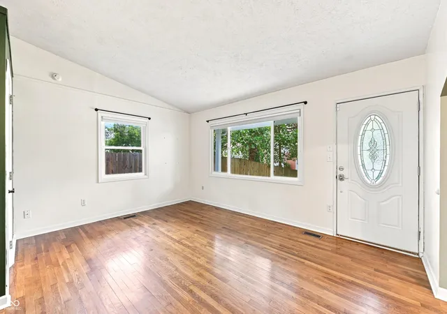 Photo 4 of Single family home for sale at 414 Sleepy Holw Dr, Plainfield, IN 46168 | MLS# 22122367 | Listing updated on 2026-09-12