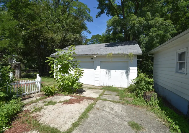 Photo 4 of Sale Pending at 2016 Spring St, New Castle, IN 47362 | MLS# 22122482 | Listing updated on 2026-09-29