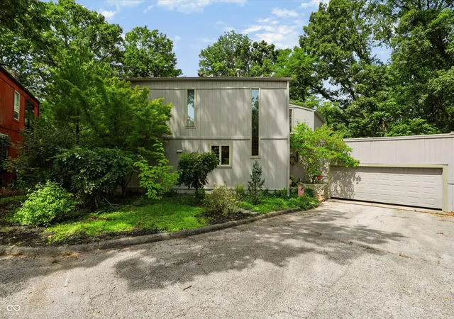 Photo 1 of Single family home for sale at 2812 W Fawkesway Dr, Bloomington, IN 47404 | MLS# 22122492 | Listing updated on 2026-09-14