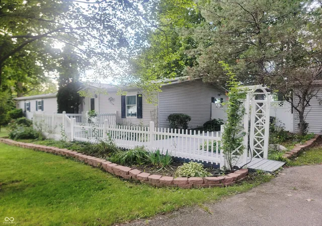 Manufactured home for sale at 592 N Paradise Dr, Rochester, IN 46975 | MLS# 22122506