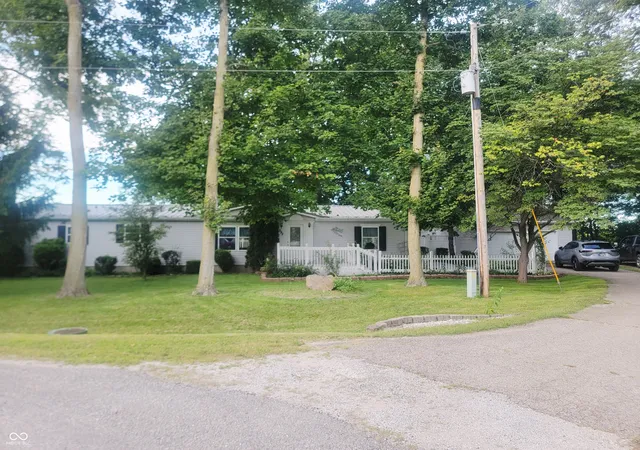 Photo 2 of Manufactured home for sale at 592 N Paradise Dr, Rochester, IN 46975 | MLS# 22122506 | Listing updated on 2026-10-16