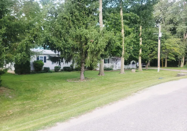 Photo 3 of Manufactured home for sale at 592 N Paradise Dr, Rochester, IN 46975 | MLS# 22122506 | Listing updated on 2026-10-16