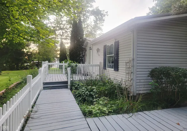 Photo 4 of Manufactured home for sale at 592 N Paradise Dr, Rochester, IN 46975 | MLS# 22122506 | Listing updated on 2026-10-16