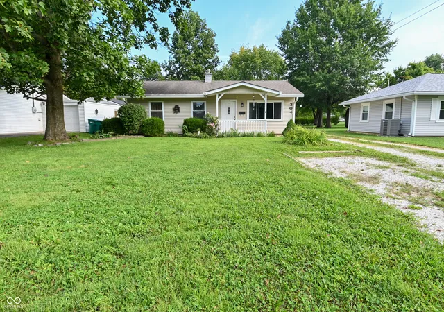 Photo 2 of Single family home for sale at 304 E Park, Plainfield, IN 46168 | MLS# 22122568 | Listing updated on 2026-09-11