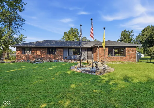 Photo 2 of Single family home for sale at 5638 Gray Rd Sw, Indianapolis, IN 46237 | MLS# 22122613 | Listing updated on 2026-09-30