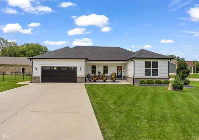 Photo 4 of Single family home for sale at 214 Patriots Landing, Fillmore, IN 46128 | MLS# 22122623 | Listing updated on 2026-10-23