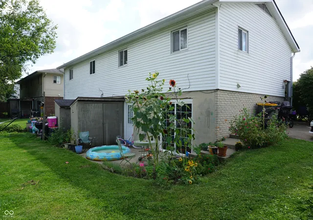 Photo 3 of Sale Pending at 703 S Park Square Dr, Bloomington, IN 47403 | MLS# 22122661 | Listing updated on 2026-09-23