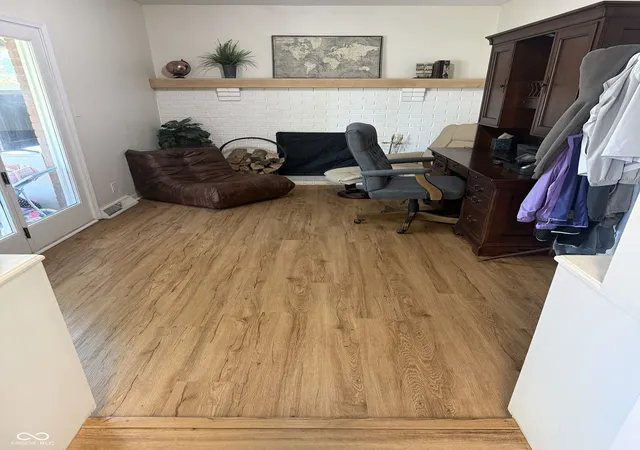 Photo 4 of Sale Pending at 721 Lindenwood Dr, Greenwood, IN 46142 | MLS# 22122705 | Listing updated on 2026-09-10