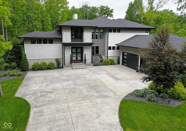 Photo 3 of Sale Pending at 7070 Dean Rd, Indianapolis, IN 46220 | MLS# 22122792 | Listing updated on 2026-10-02