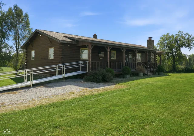 Photo 2 of Sale Pending at 699 S County Rd 400 E, Avon, IN 46123 | MLS# 22122837 | Listing updated on 2026-09-15